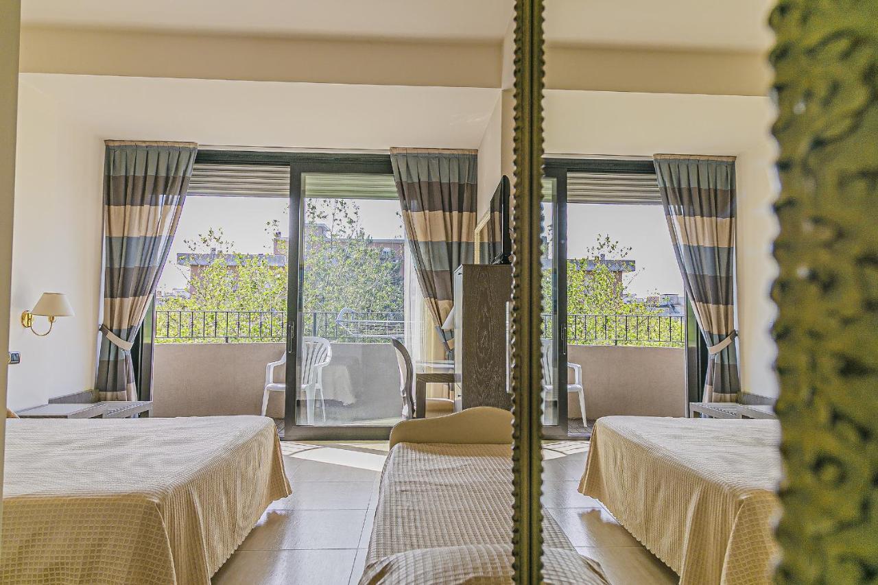 Hotel Metropolitan Bellaria-Igea Marina Bagian luar foto