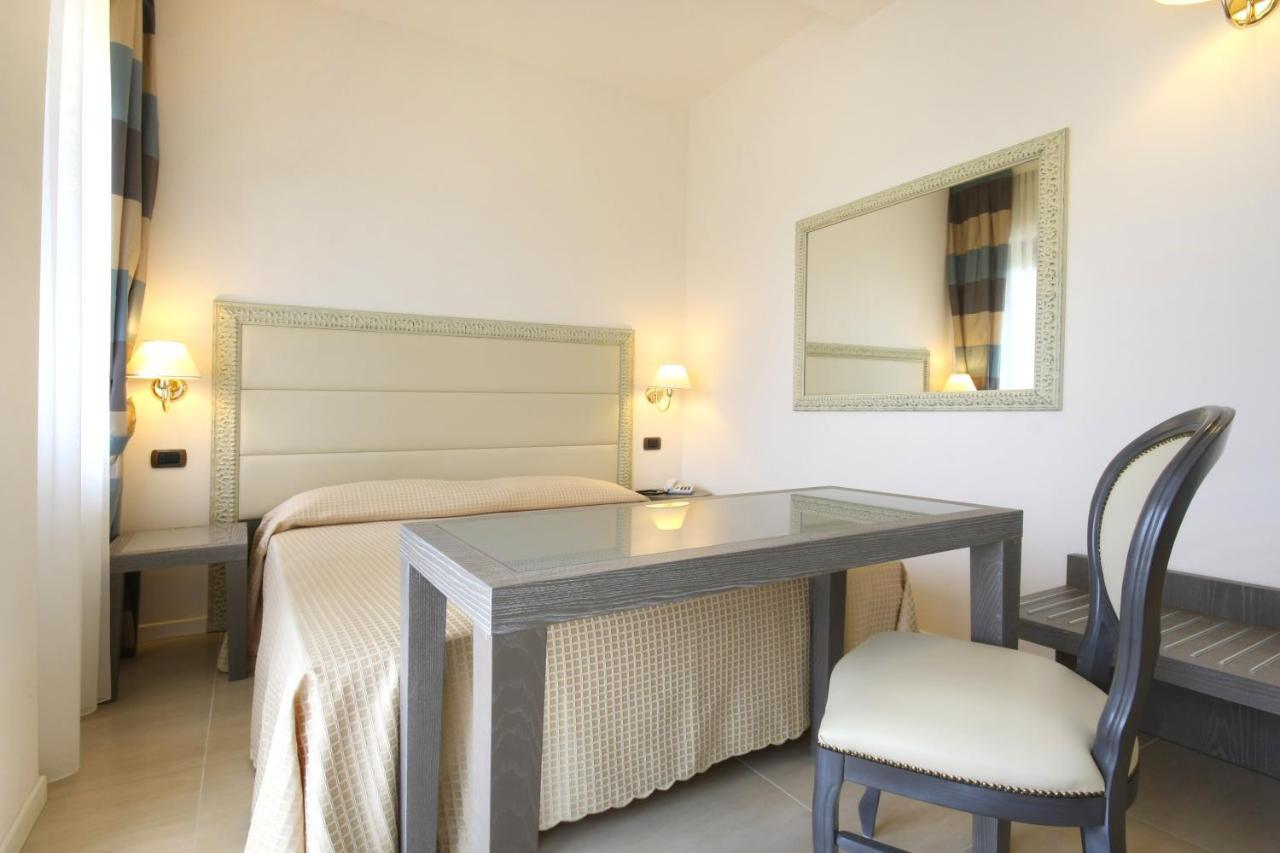 Hotel Metropolitan Bellaria-Igea Marina Bagian luar foto