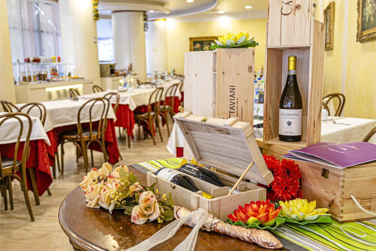 Hotel Metropolitan Bellaria-Igea Marina Bagian luar foto