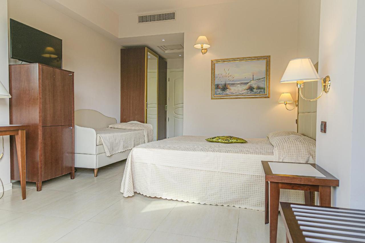 Hotel Metropolitan Bellaria-Igea Marina Bagian luar foto