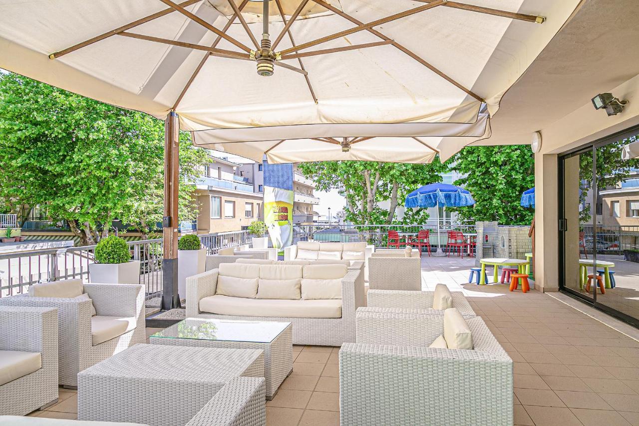 Hotel Metropolitan Bellaria-Igea Marina Bagian luar foto