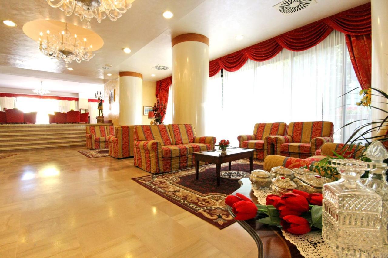 Hotel Metropolitan Bellaria-Igea Marina Bagian luar foto